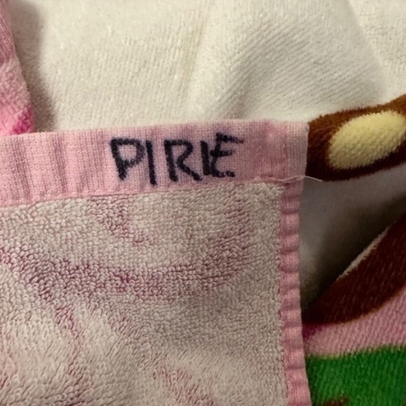 Sanrio Hello Kitty Hawaiian Island Pink Flower Bath Beach Towel 60X31 RARE - Picture 4 of 4